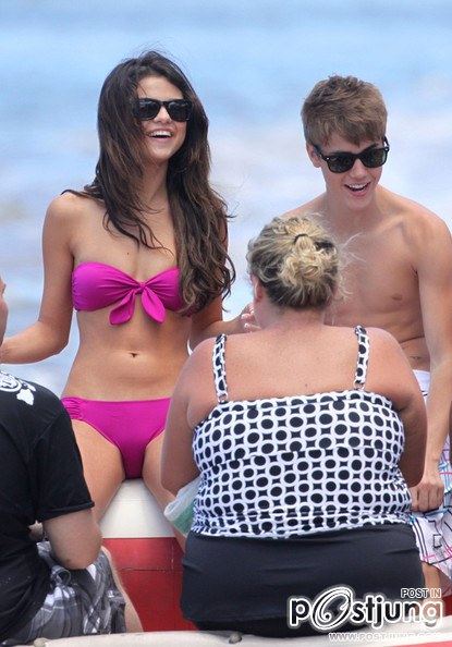 Selena Gomez and Justin Bieber in Hawaii