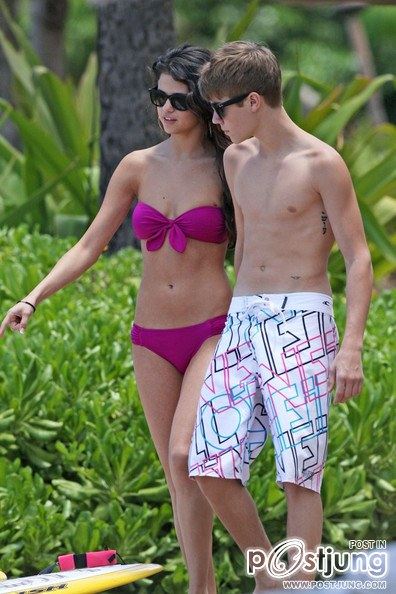 Selena Gomez and Justin Bieber in Hawaii