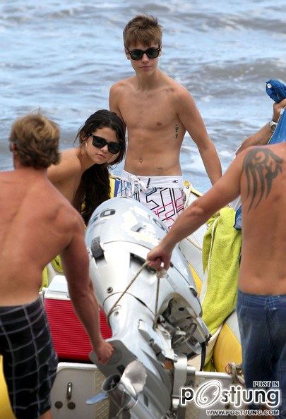 Selena Gomez and Justin Bieber in Hawaii