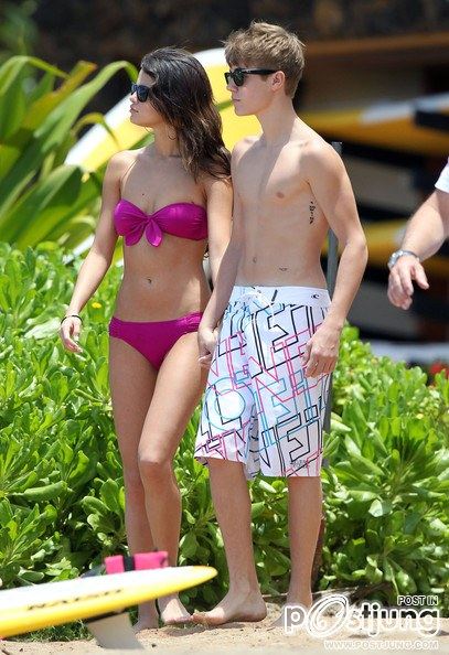 Selena Gomez and Justin Bieber in Hawaii