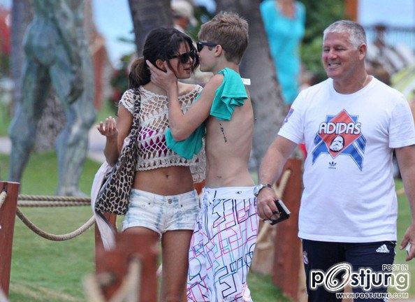 Selena Gomez and Justin Bieber in Hawaii