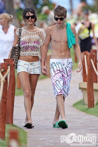 Selena Gomez and Justin Bieber in Hawaii