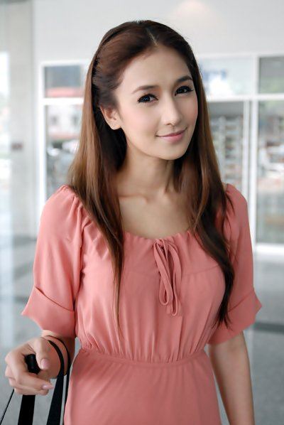 เนย โชติกา นางร้ายหน้าสวย