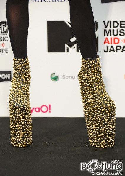 LADY GAGA AT MTV Video Music Aid Japan
