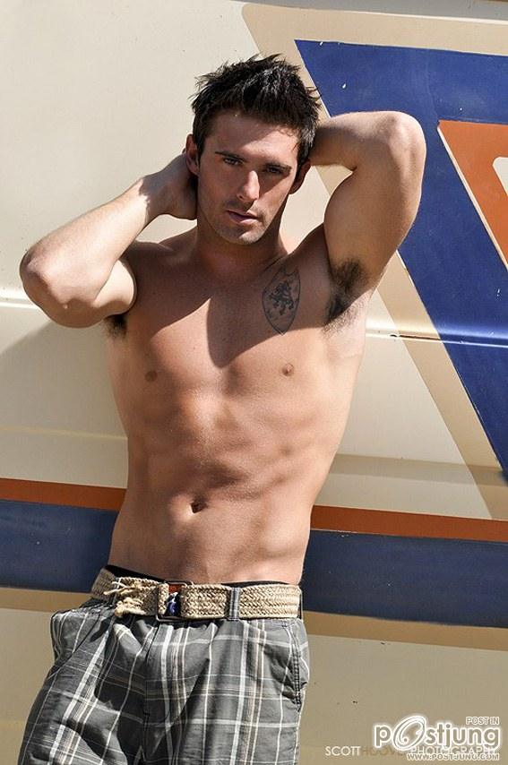 หนุ่มหุ่นดีมากมาย