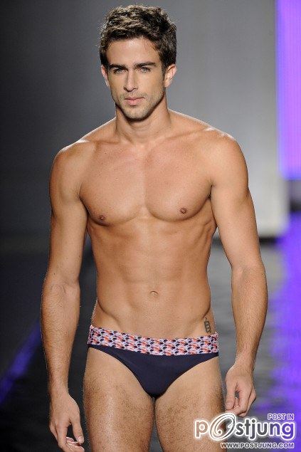 หนุ่มหุ่นดีมากมาย