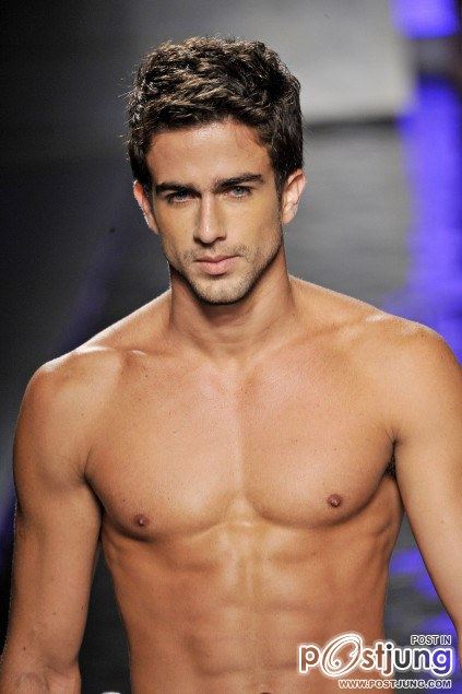 หนุ่มหุ่นดีมากมาย