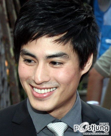 รอยยิ้มกับสายตาที่คุณหลงใหล