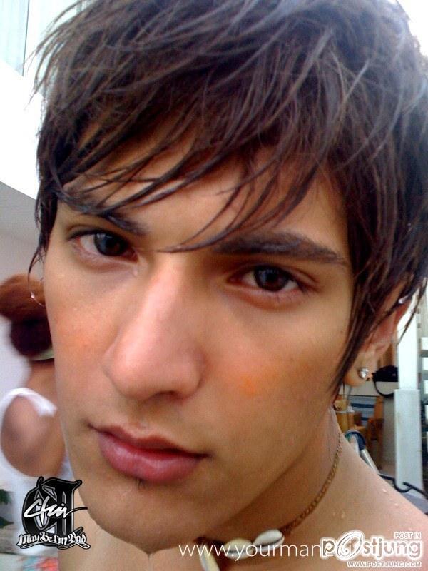 รอยยิ้มกับสายตาที่คุณหลงใหล