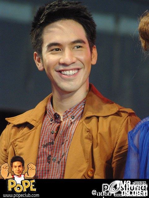 รอยยิ้มกับสายตาที่คุณหลงใหล