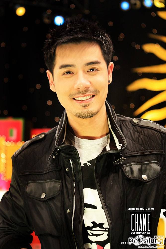 รอยยิ้มกับสายตาที่คุณหลงใหล