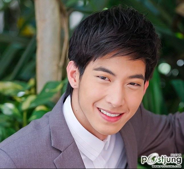 รอยยิ้มกับสายตาที่คุณหลงใหล