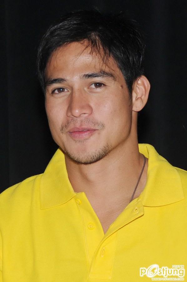 รอยยิ้มกับสายตาที่คุณหลงใหล