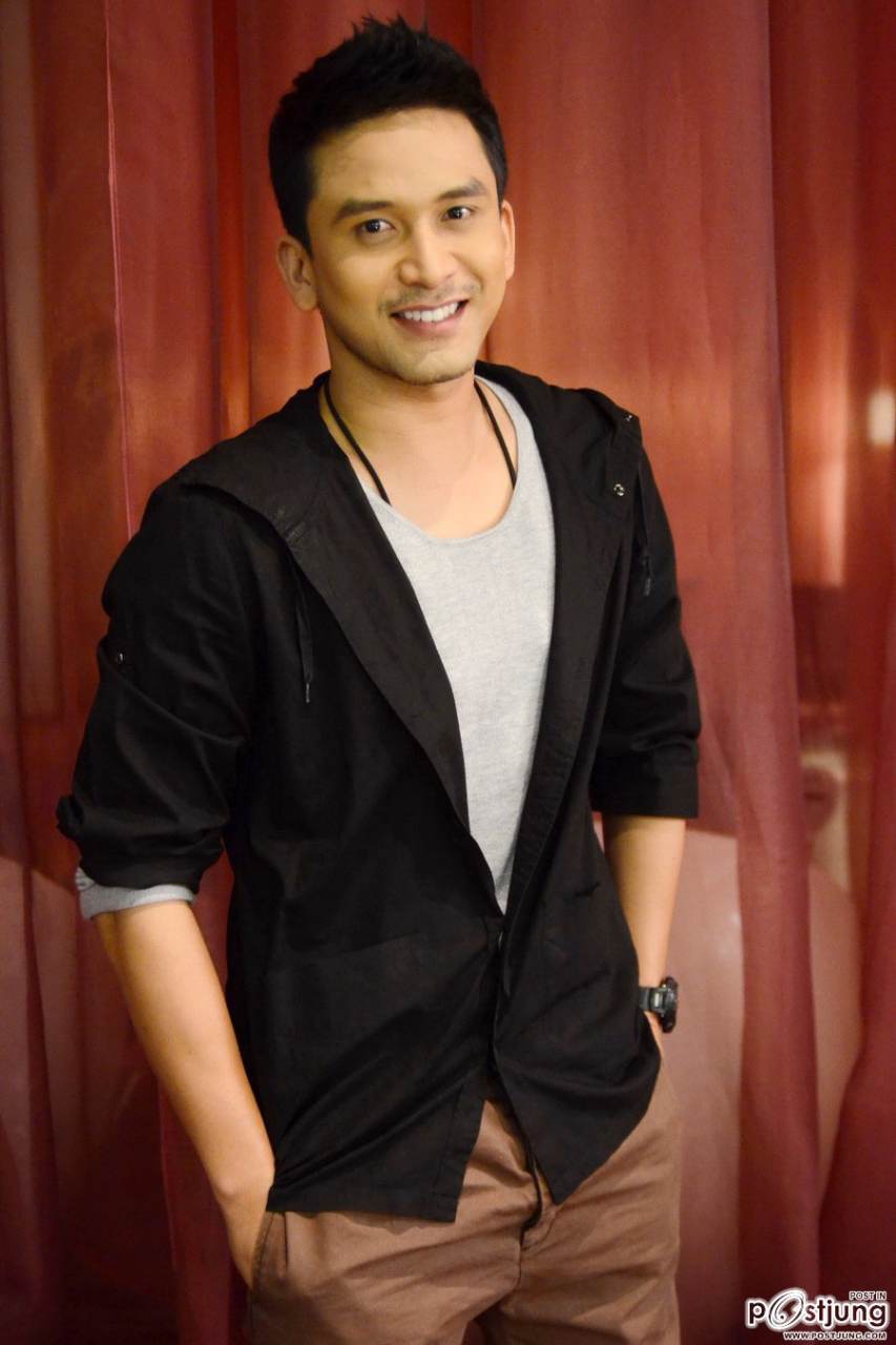 รอยยิ้มกับสายตาที่คุณหลงใหล