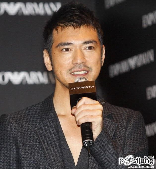 รอยยิ้มกับสายตาที่คุณหลงใหล