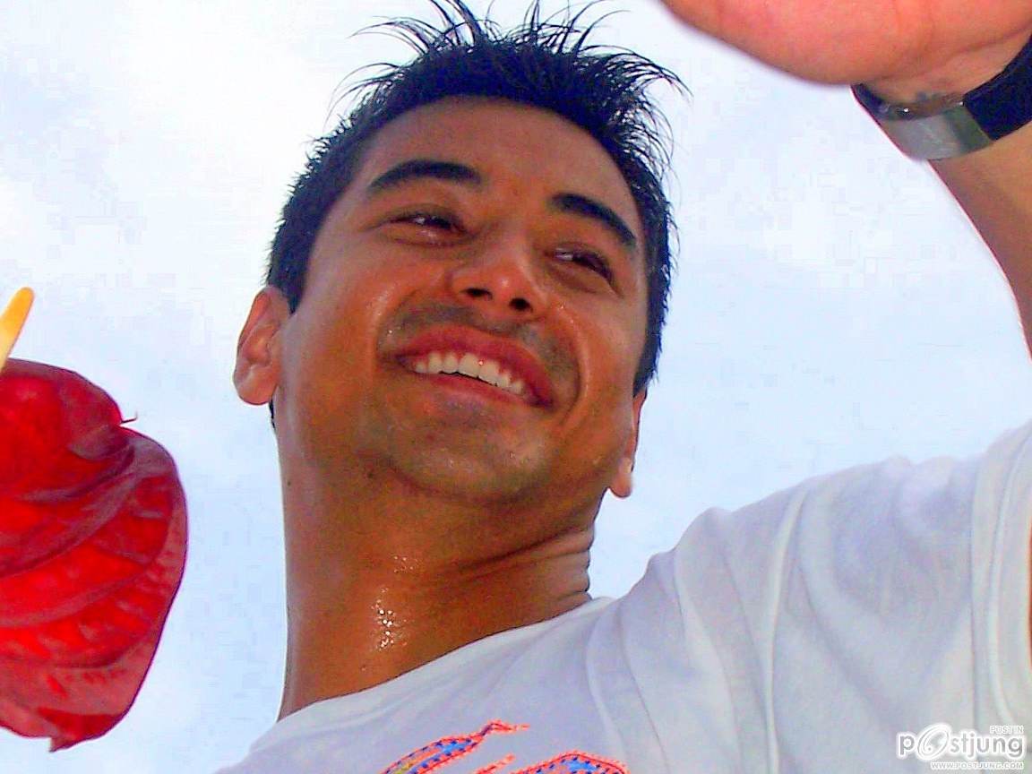 รอยยิ้มกับสายตาที่คุณหลงใหล