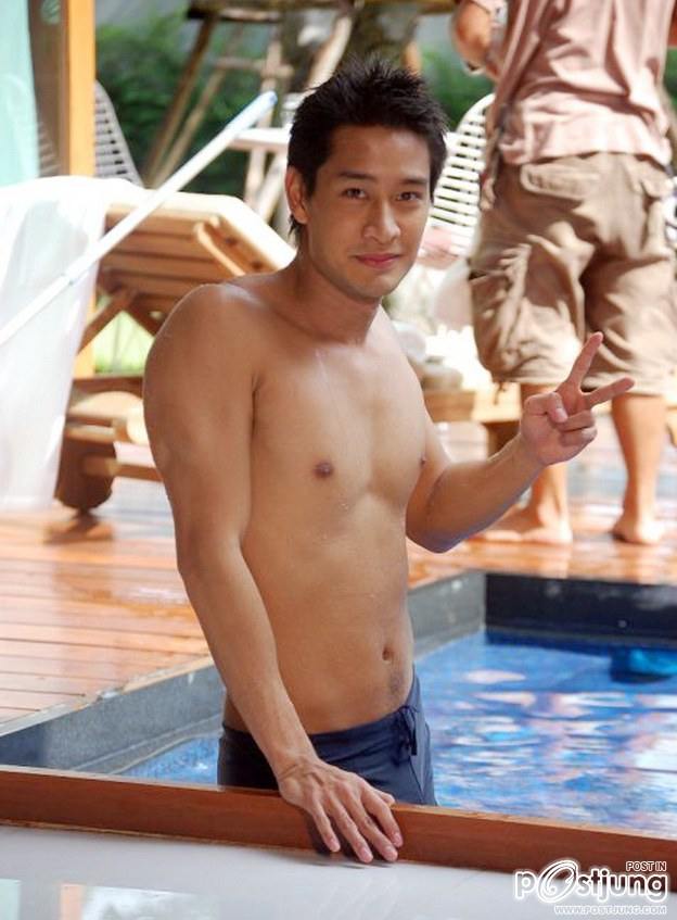 พี่ป้องถอดเสื้อยั่วน้ำลาย