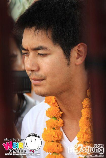 รอยยิ้มพี่เวียร์