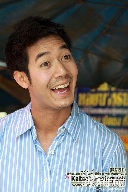 รอยยิ้มพี่เวียร์