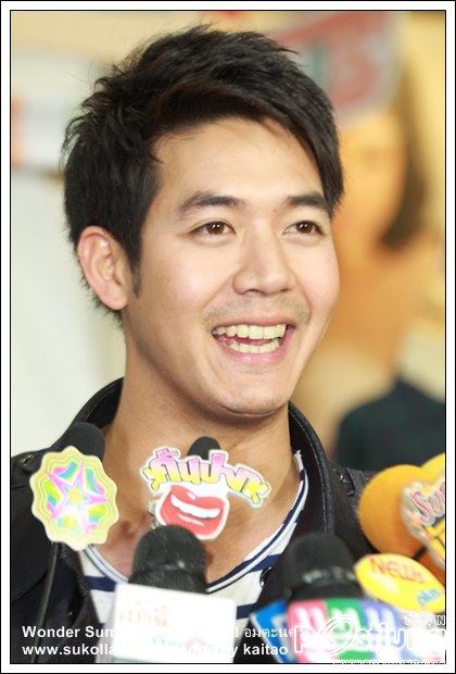 รอยยิ้มพี่เวียร์