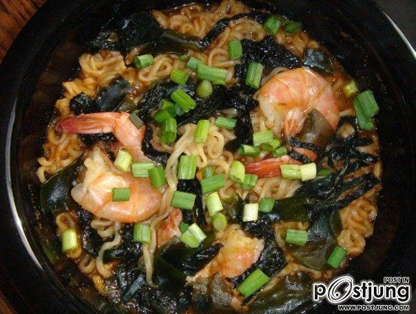 กินเส้นๆเกาหลีกันคะ เขิลนะเนี่ย>.<