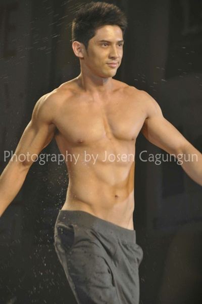 Philippines : Cosmo Bachelor Bash 2011