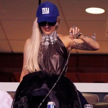 Lady Gaga นั่งชมกีฬาชิลๆที่ New York Giants Game!