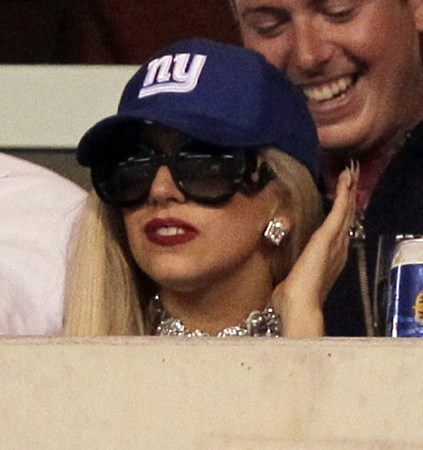 Lady Gaga นั่งชมกีฬาชิลๆที่ New York Giants Game!