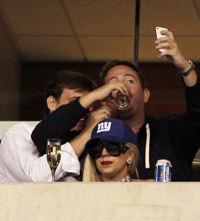 Lady Gaga นั่งชมกีฬาชิลๆที่ New York Giants Game!