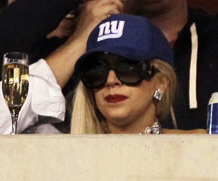Lady Gaga นั่งชมกีฬาชิลๆที่ New York Giants Game!