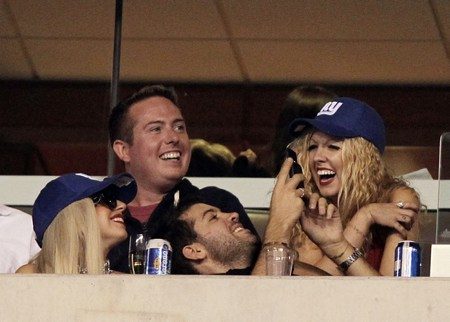 Lady Gaga นั่งชมกีฬาชิลๆที่ New York Giants Game!