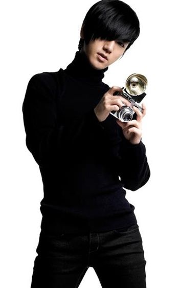 Super Junior's 5th repackage album "A-CHA"