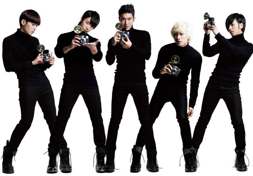 Super Junior's 5th repackage album "A-CHA"