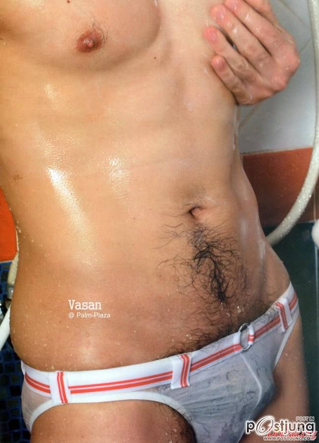 อยากช่วยหนุ่มๆอาบน้ำ