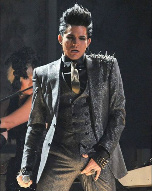 แอบดูตุงๆ ของ Adam Lambert แชมป์ American Idol 2009 ผู้ขับร้องเพลงประกอบภาพยนตร์เรื่อง 2012