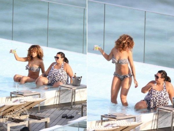 Rihanna พักผ่อนอยู่ริมสระที่ Rio De Janeiro, Brazil !!!