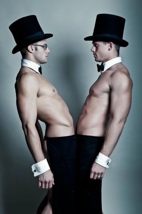 หนุ่มเซ็็็กซี่กับสูทโบว์หูกระต่าย