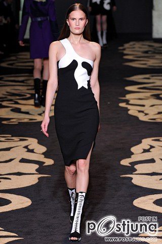 นัท มีเรีย ในชุดเวอร์ซาเช่