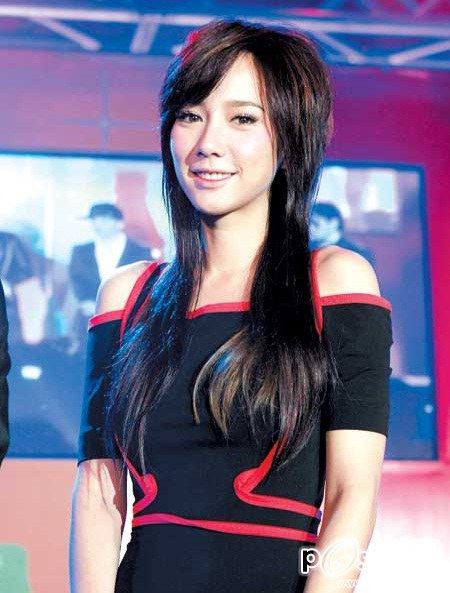 แฟชั่น เสื้อเปีดไหล่ ที่ ฮิอต กันทั่วบ้านทั่วเมือง เป็นใครไปไม่ได้ เพราะเธอคนนี้นำเทรน