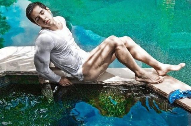 ผู้ชายในสระน้ำ