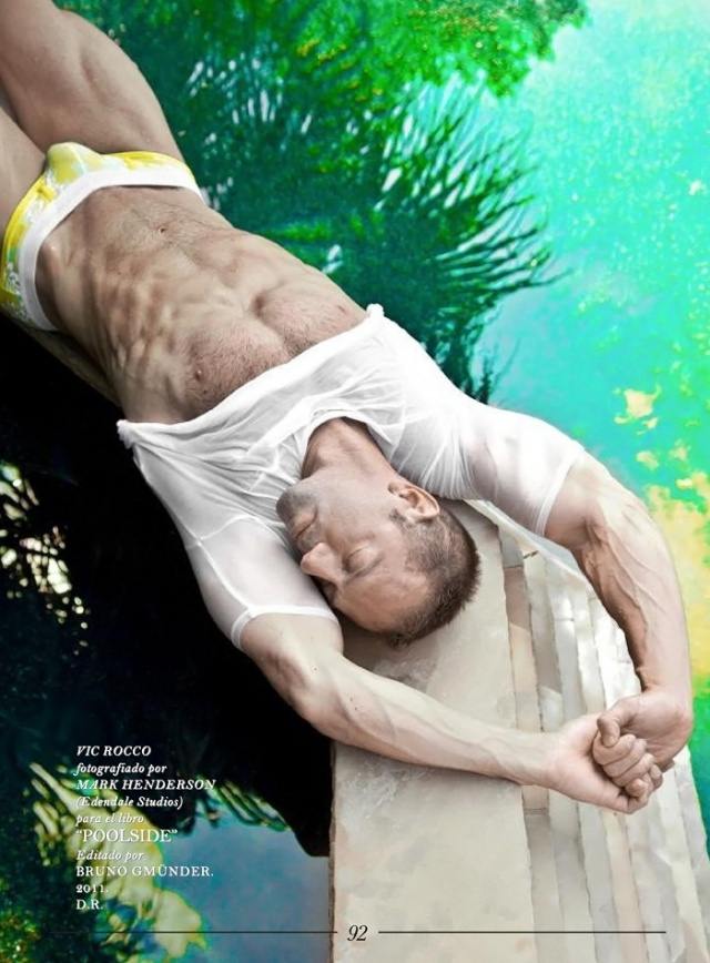 ผู้ชายในสระน้ำ