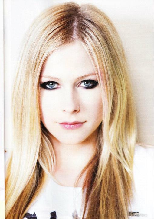 Avril Lavigne ขึ้นปกนิตยสาร InRock ของญี่ปุ่น ฉบับเดือนตุลาคม 2011