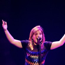 Kelly Clarkson โชว์พลังเสียงที่งาน iHeartRadio Music Festival 2011