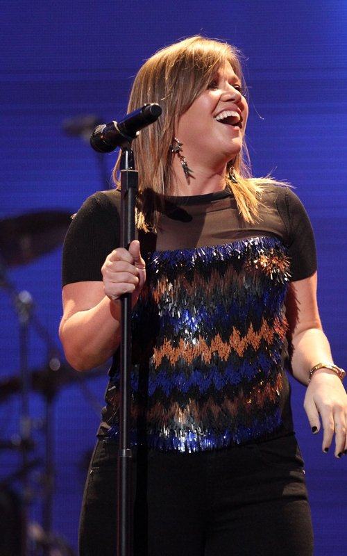 Kelly Clarkson โชว์พลังเสียงที่งาน iHeartRadio Music Festival 2011