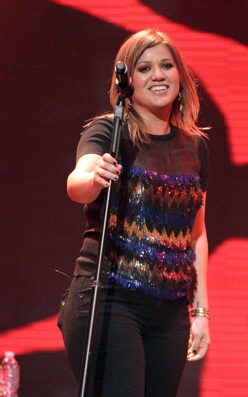 Kelly Clarkson โชว์พลังเสียงที่งาน iHeartRadio Music Festival 2011