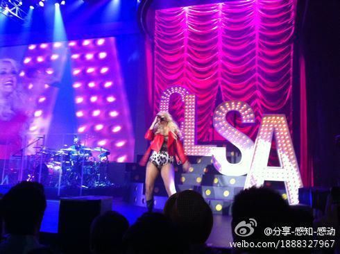 Chistina Aguilera - Genie in a Bottle & What a Girl Wants