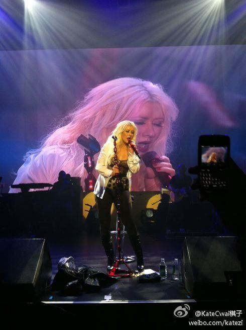 Chistina Aguilera - Genie in a Bottle & What a Girl Wants