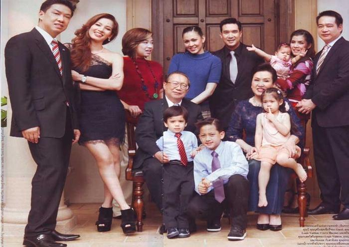 รวมตัวครอบครัว ปุณณกันต์ @ HELLO! vol. 6 no. 19 September 2011