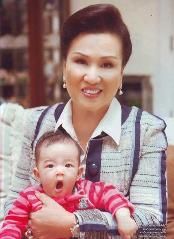 รวมตัวครอบครัว ปุณณกันต์ @ HELLO! vol. 6 no. 19 September 2011