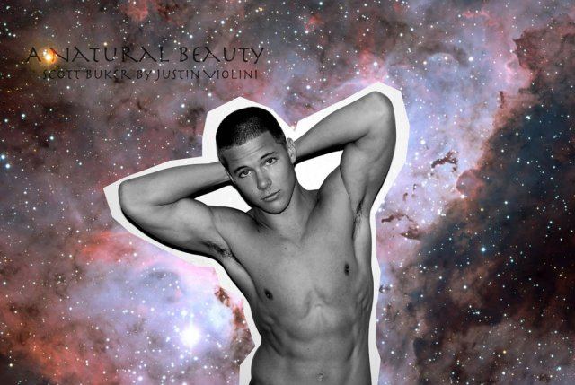 หนุ่มน้อยสุดหล่อ Scott Buker